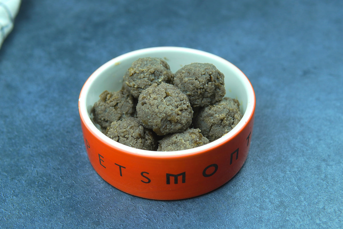 Diy k9 cake pops for dogs recipe petsmont
